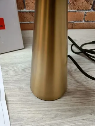 Lámpara negra y dorada de mesa estilo seta