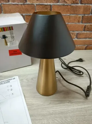 Lámpara negra y dorada de mesa estilo seta