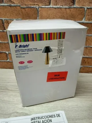 Lámpara negra y dorada de mesa estilo seta