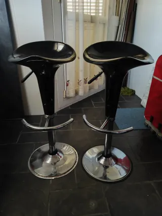 Taburetes Elevables Rojos (2) negros (2)