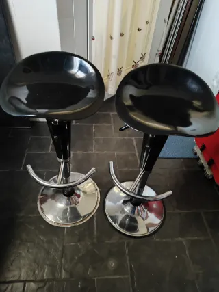 Taburetes Elevables Rojos (2) negros (2)