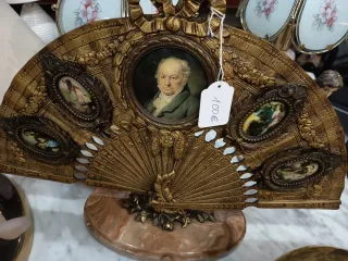 Abanico de bronce de Goya