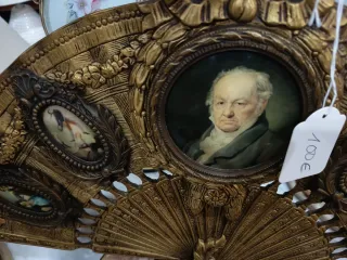 Abanico de bronce de Goya