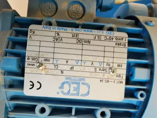 Alimentador para maquinaria de carpintería