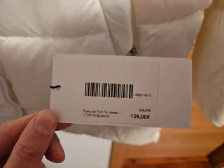 Abrigo blanco Alpina con capucha y pelo