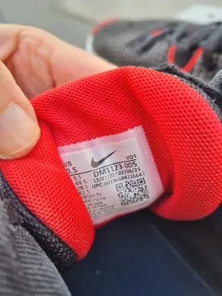 Zapatillas deportivas negras y rojas T44.5