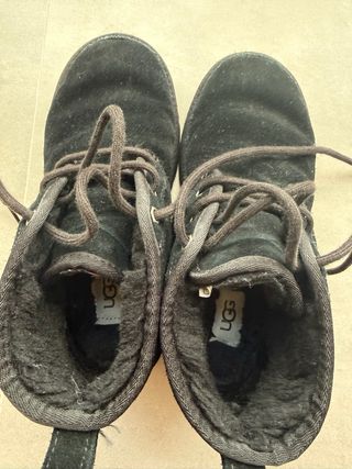 Botas negras de ante con cordones