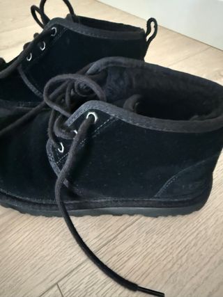Botas negras de ante con cordones