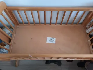 Cuna de madera para bebé