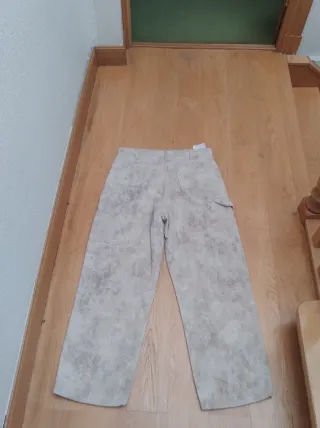 Pantalón Zara beige estampado