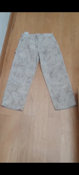 Pantalón Zara beige estampado
