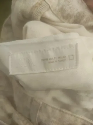 Pantalón Zara beige estampado