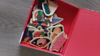 Nuevo!! Djeco Magnetic Dress Up Puzzle