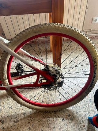 Bicicleta Specialized 26 roja