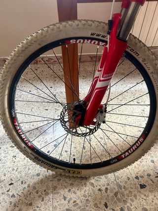 Bicicleta Specialized 26 roja