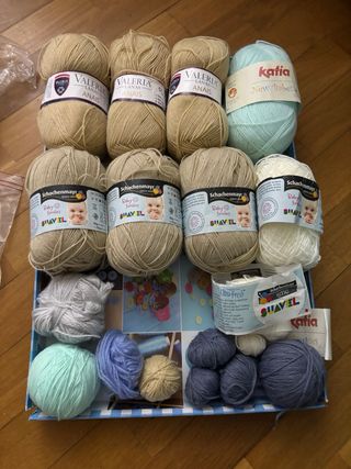 Lote de Lanas Katia y Valeria Roma