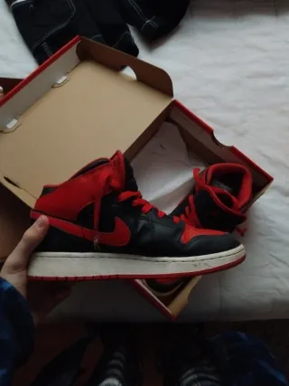 Caja de Zapatos Nike Jordan Roja