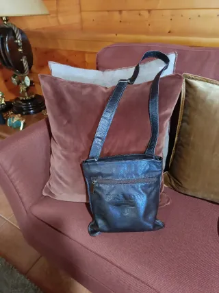 Bolso bandolera Prada  piel marrón .