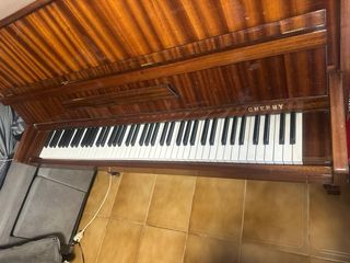 Piano vertical Cherny