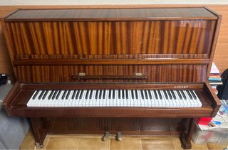 Piano vertical Cherny