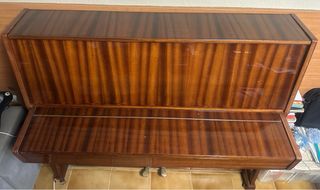 Piano vertical Cherny