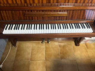 Piano vertical Cherny