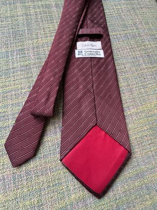 Corbata Calvin Klein Morado/Rojo. Seda 100%