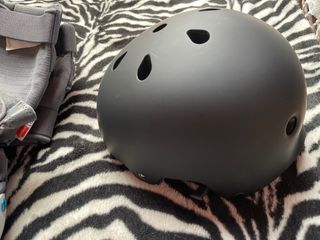 Lote Casco, Rodilleras, Coderas y Muñequeras Oxelo