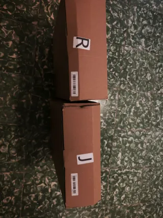 Letras J y R Cartón Pluma