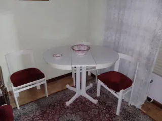 Comedor con mesa y 4 sillas