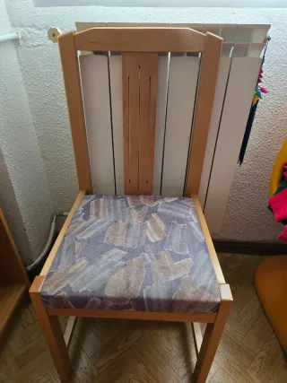 2 Sillas de Madera con Tapizado