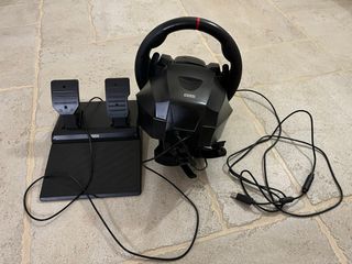 Volante Hori per Xbox con pedali