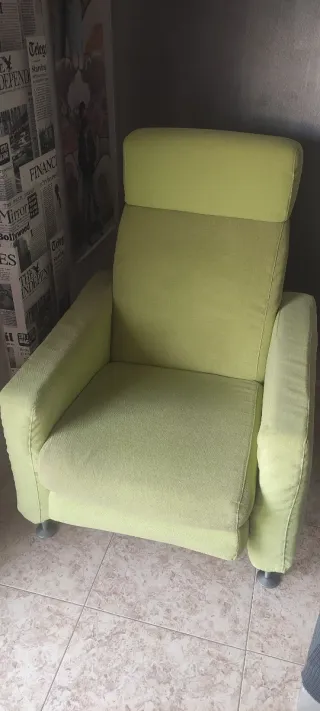 Sillón reclinable verde pistacho