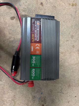 Inversor de Corriente 24V DC a 220-240V AC