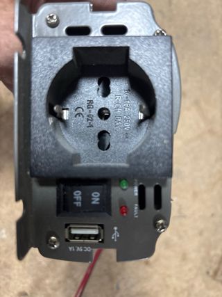 Inversor de Corriente 24V DC a 220-240V AC