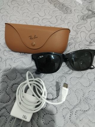 Gafas Ray-Ban con funda y cargador