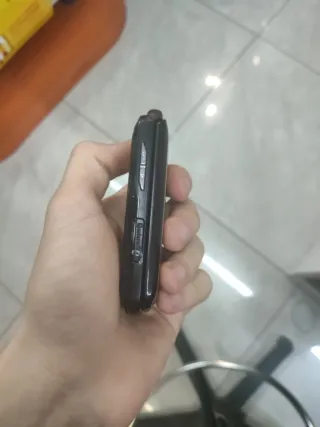 LG Telefono a tasti nero