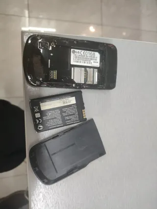 LG Telefono a tasti nero