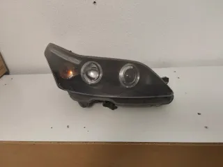 Faro Delantero Derecho Angel Eyes Negro para C4.