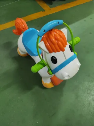 Caballito correpasillos y balancín infantil