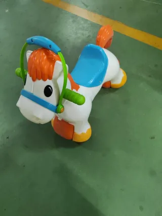 Caballito correpasillos y balancín infantil