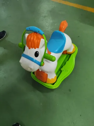 Caballito correpasillos y balancín infantil