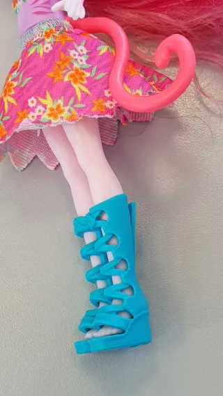 MUÑECA ENCHANTIMALS Y MASCOTA