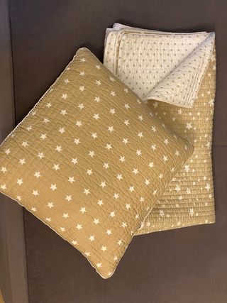 Edredón y cojín cuna Zara Home estrellas
