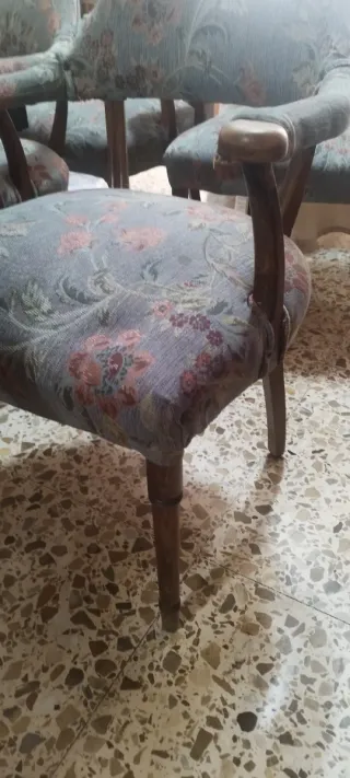 Sillas de comedor con tapizado floral