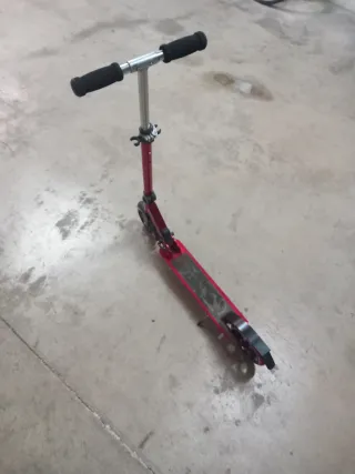 Patinete infantil rojo plegable marca Tijuana