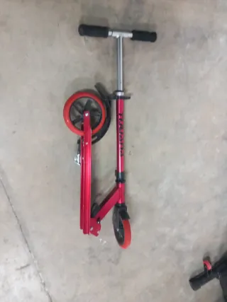 Patinete infantil rojo plegable marca Tijuana