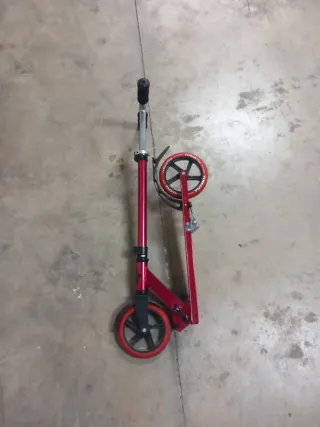 Patinete infantil rojo plegable marca Tijuana