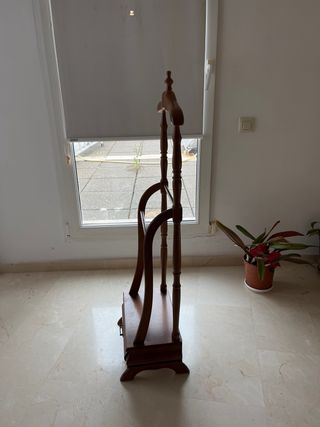 Galán de noche de madera