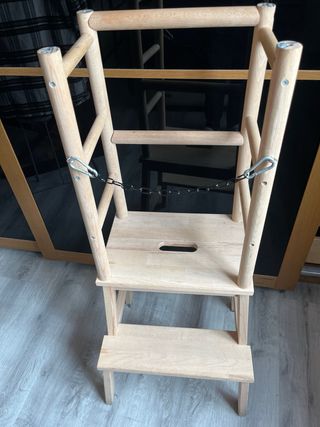 Escalera de madera para niños